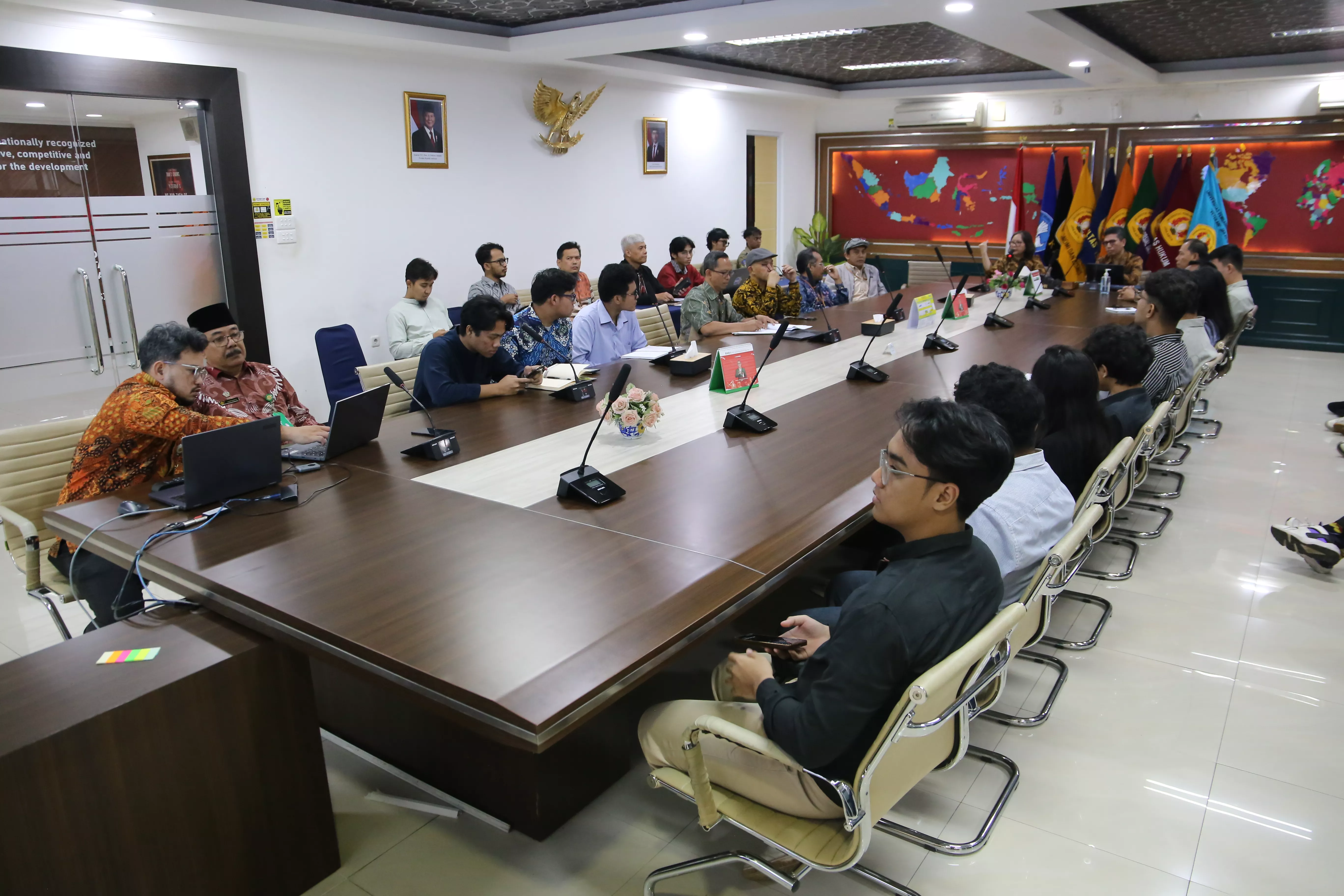 Audiensi Sistem Parkir Modern UPNVJ Bersama Naga Park